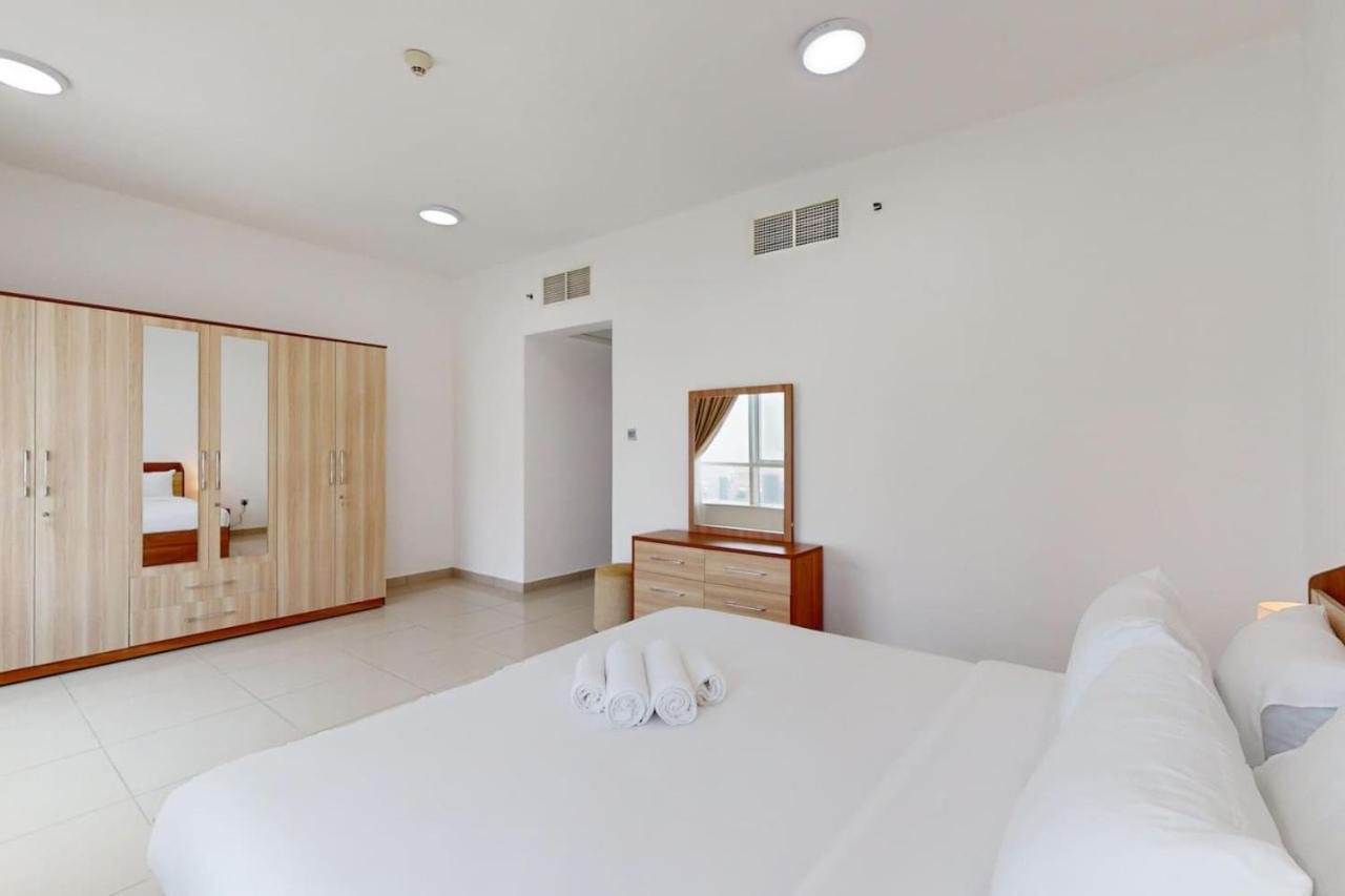 Marina Pinnacle - Serene Three Bedroom Dubai