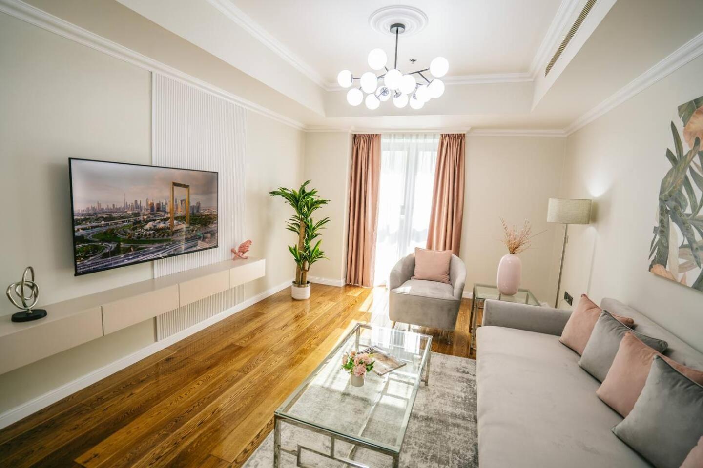 Serene Sea View One Bedroom On 67th Floor *