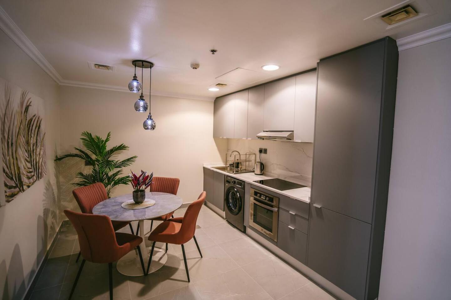Apartment Serene Sea View One Bedroom On 67th Floor