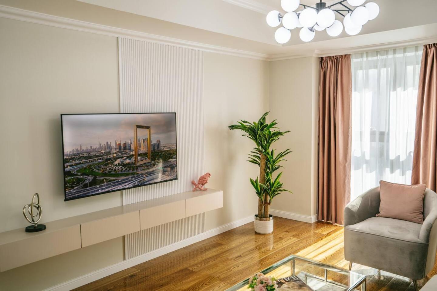 Serene Sea View One Bedroom On 67th Floor Apartment *