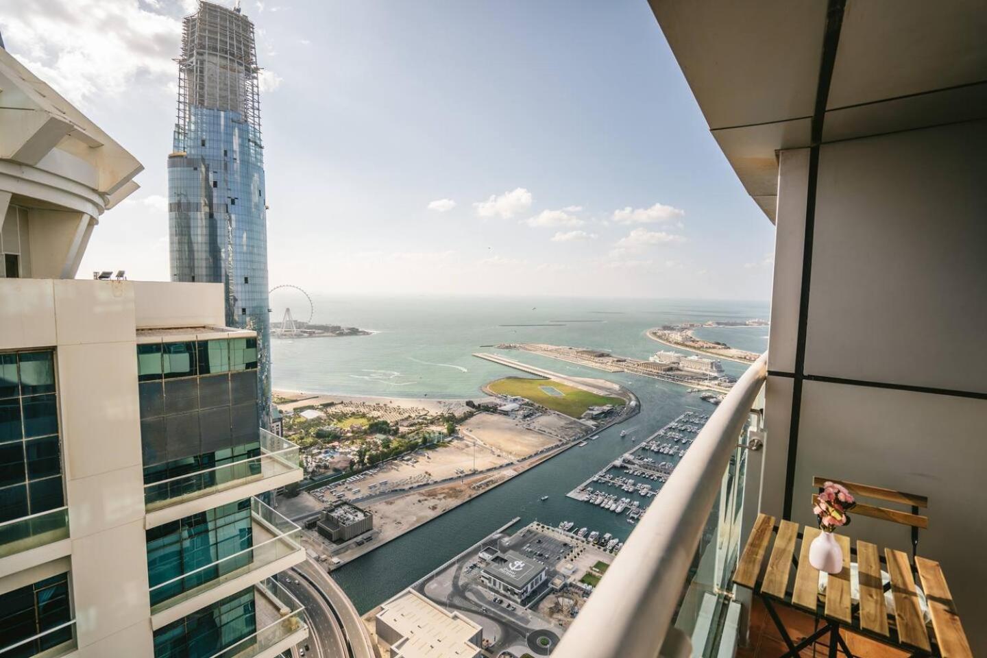 Serene Sea View One Bedroom On 67th Floor Apartment