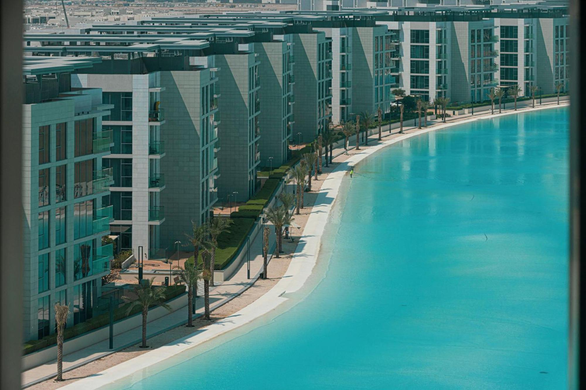 Crystal Lagoon View Access Fast Wi-fi Dubai