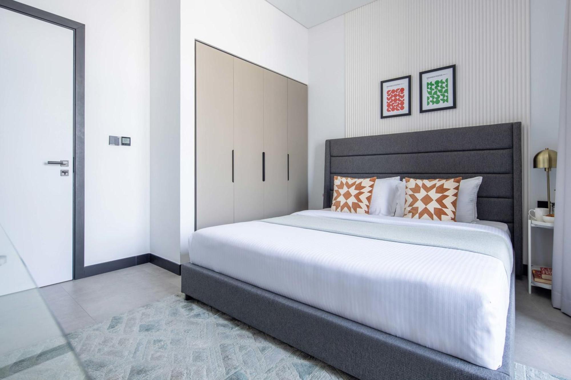 Frank Porter - 15 Northside Tower 2a Dubai