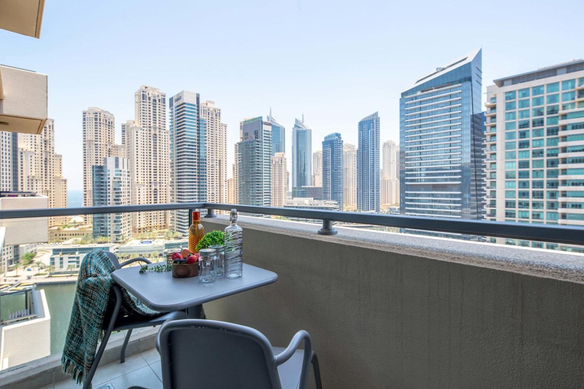 Frank Porter - Al Majara Tower 2 Apartment *