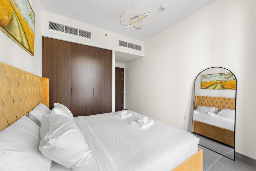 Stylish 1 Bedroom High Floor In Creek Edge