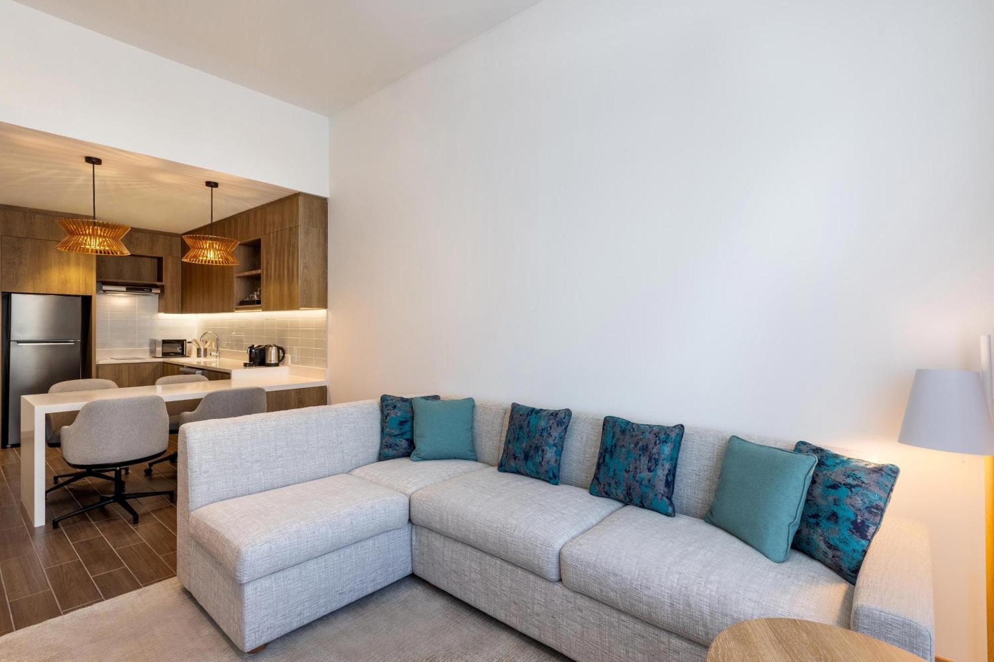 Hotel Element Airport 3*