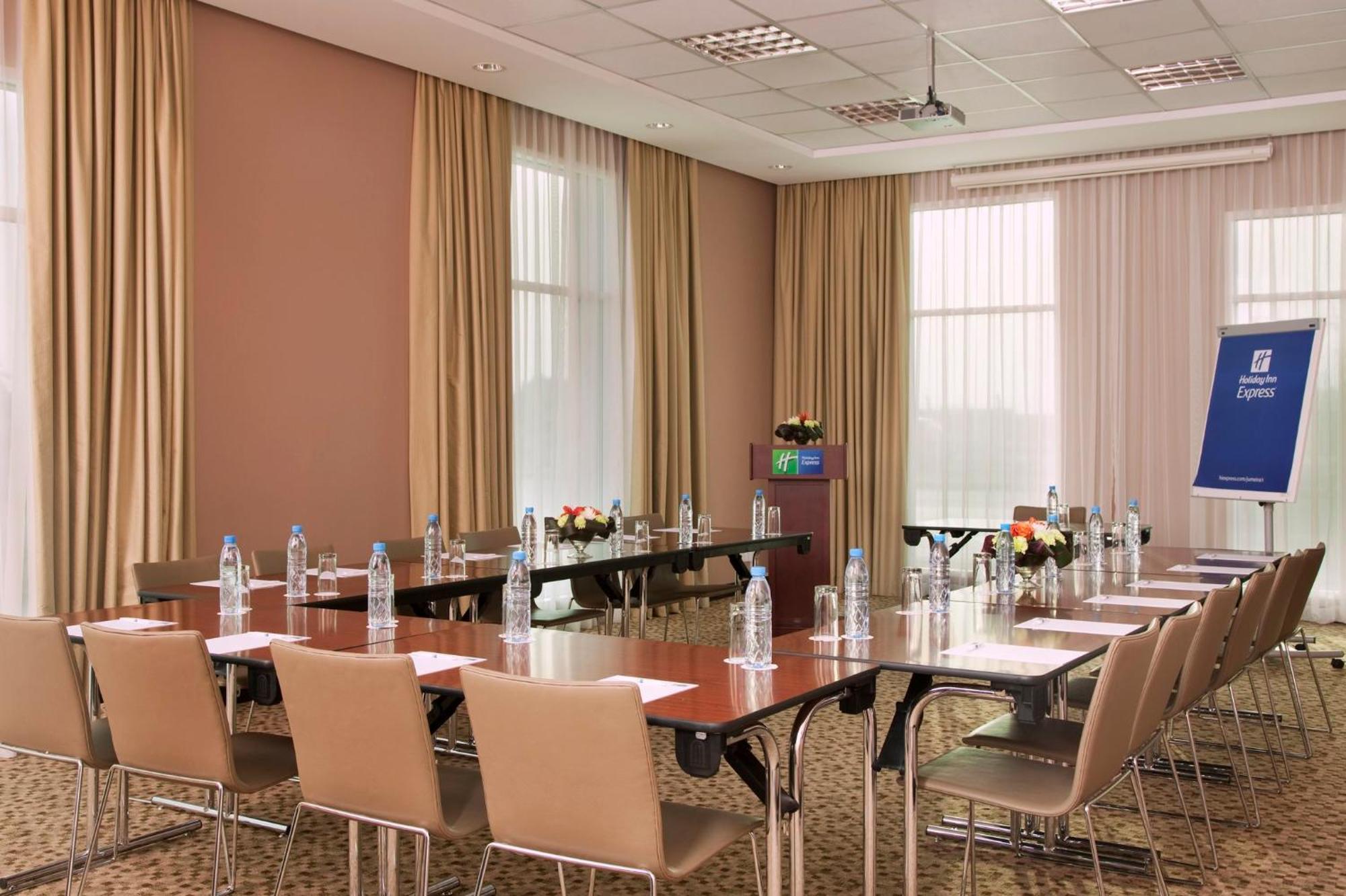 Express Dubai, Jumeirah By Ihg Hotel