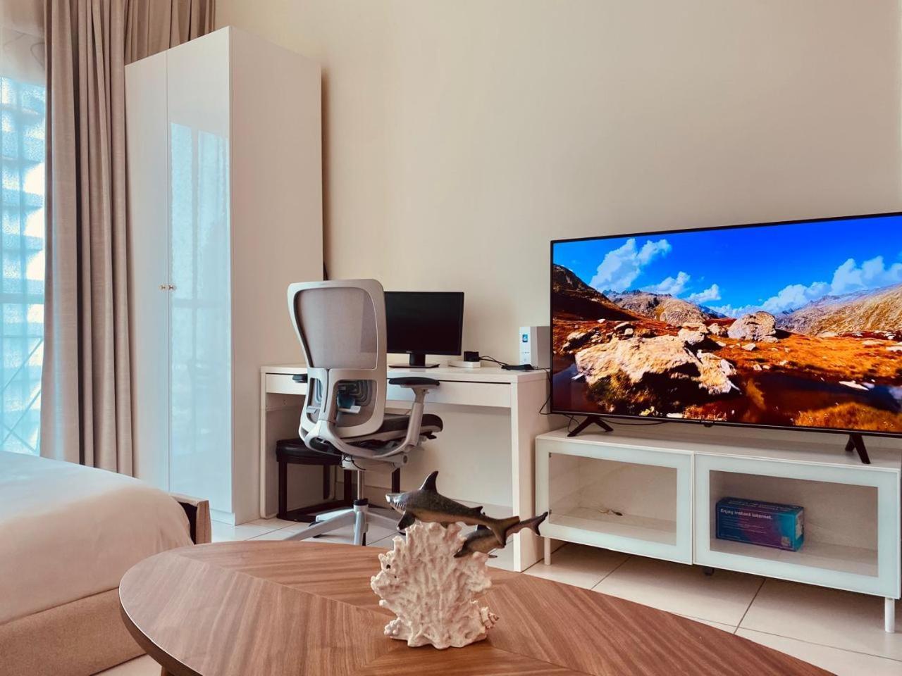 Apartment Full Sea View With Balcony - - 10 Min To Jbr - *