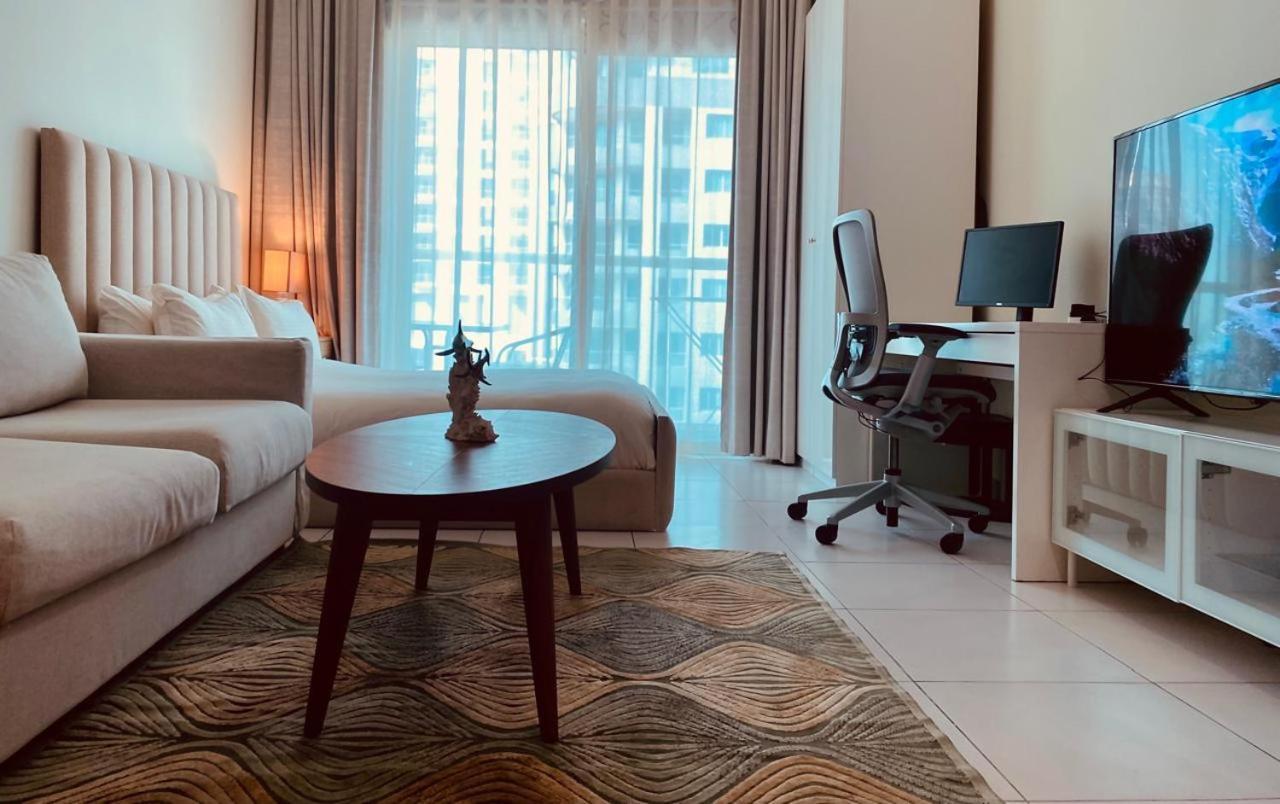 Full Sea View With Balcony - - 10 Min To Jbr -