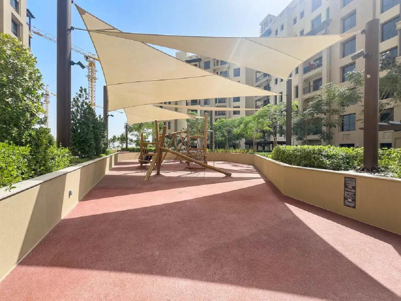 Modern And Charm In Mjl *