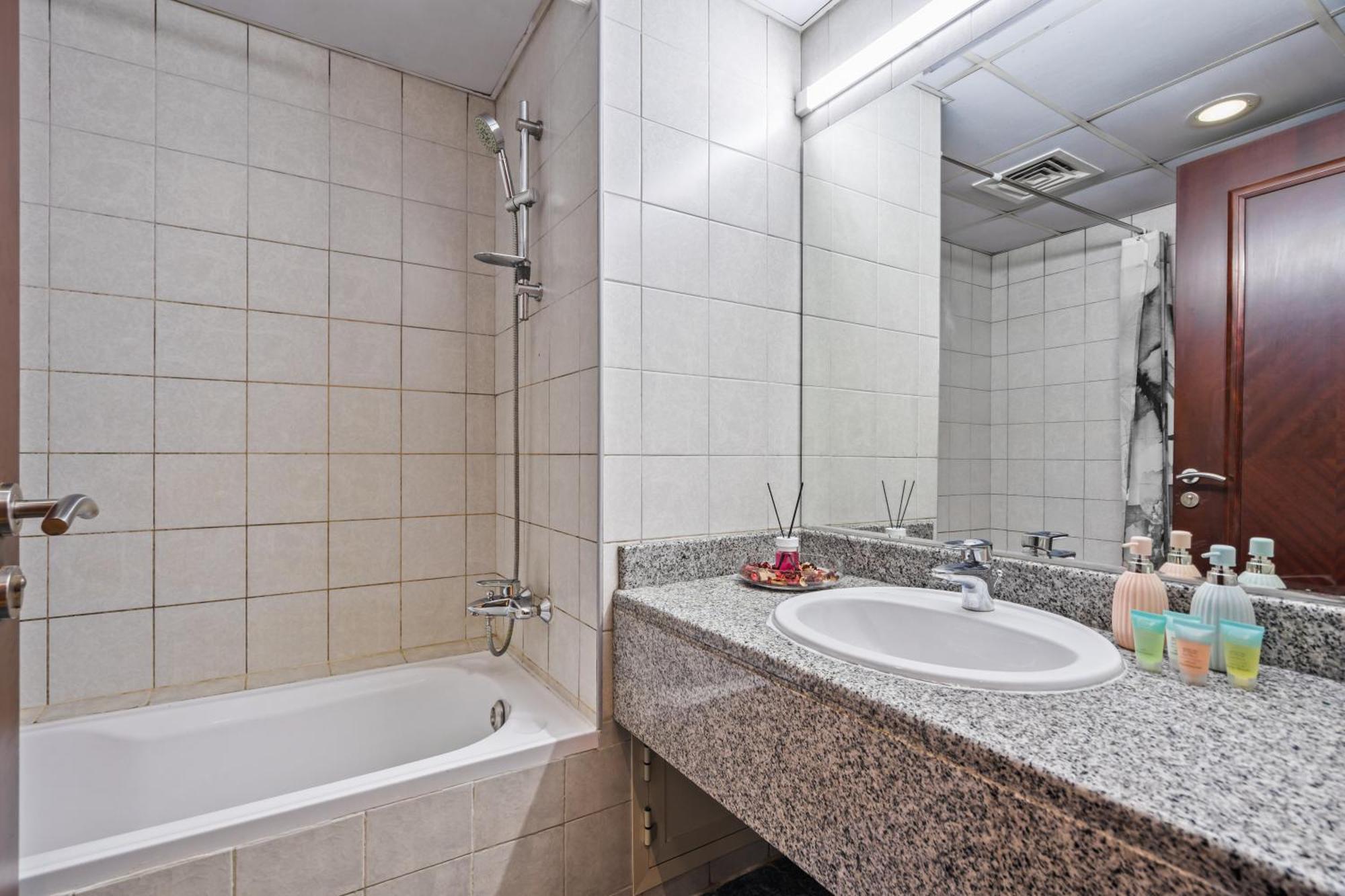 Apartment Elegant Living In Discovery Gardens