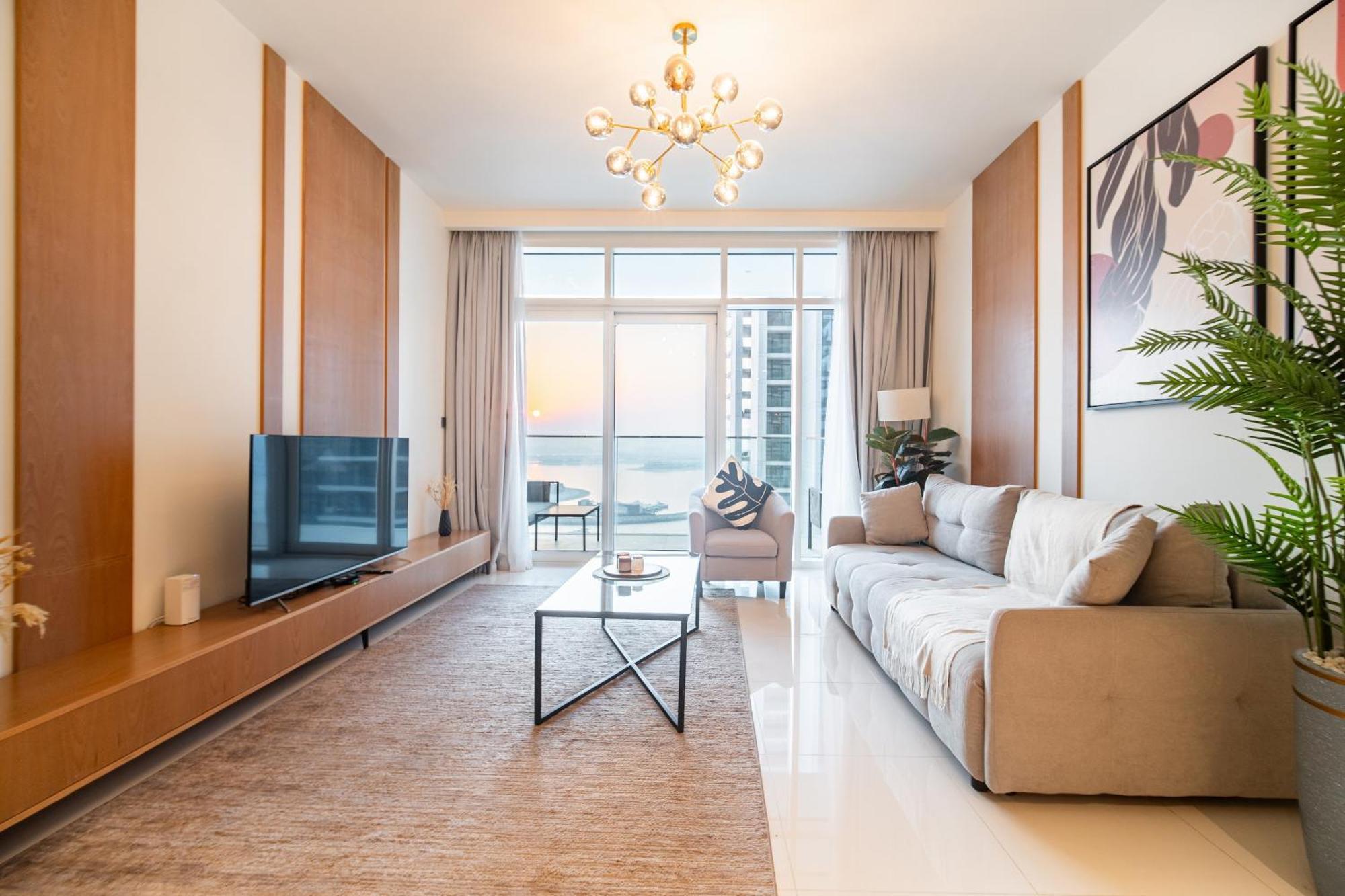 Apartment On The First Line Of The Coast With Access To The And Sea Views *