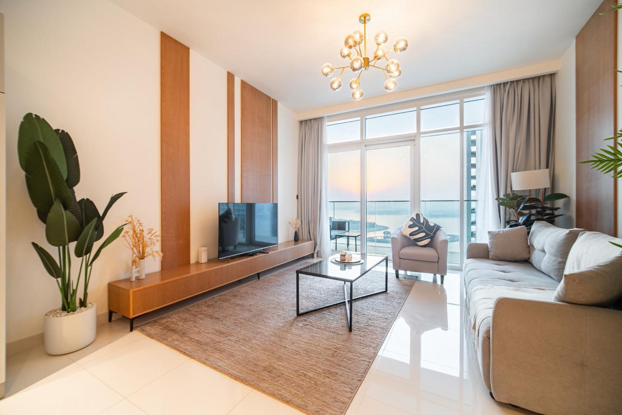 On The First Line Of The Coast With Access To The And Sea Views *