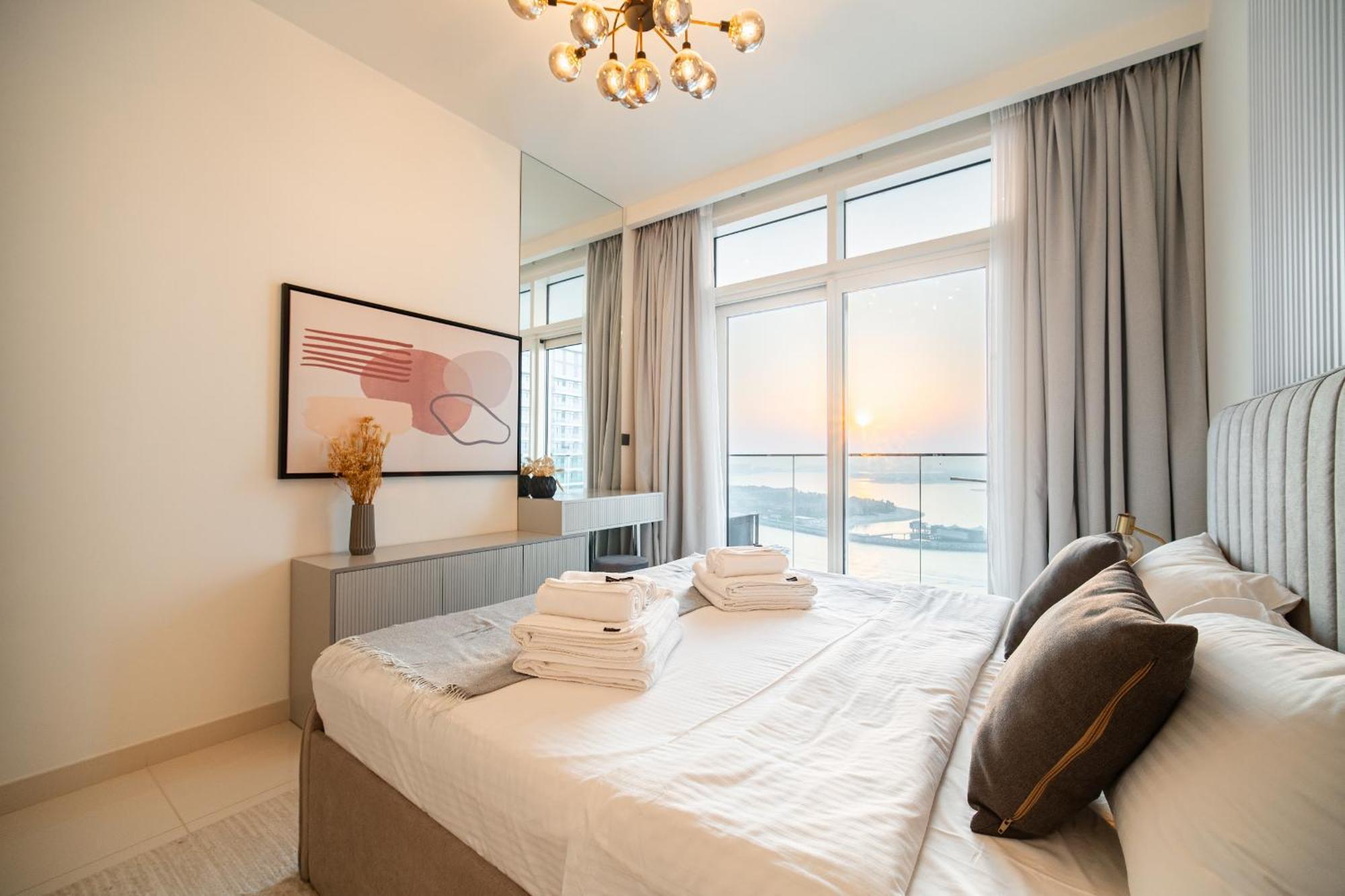 On The First Line Of The Coast With Access To The And Sea Views *