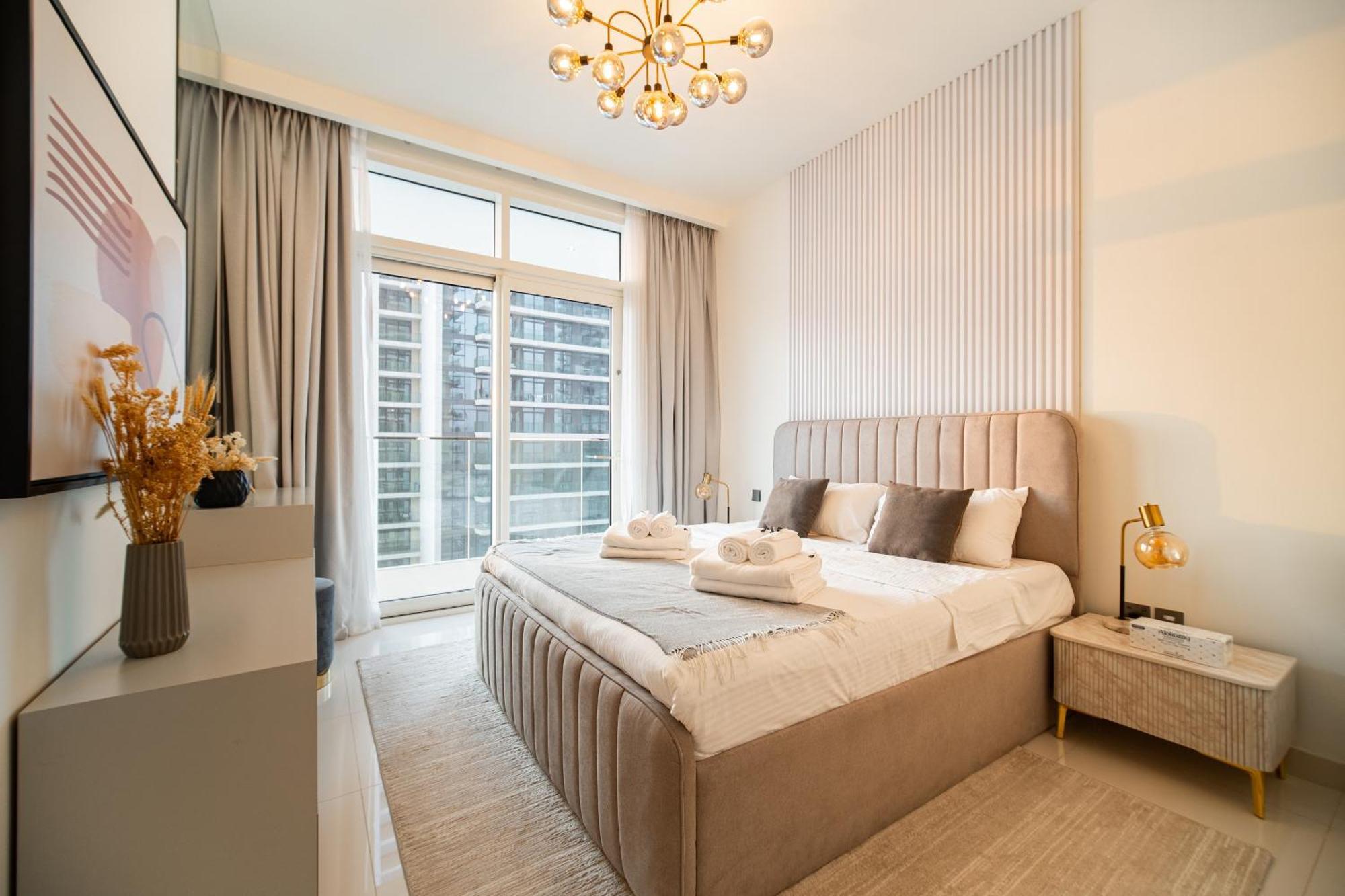 On The First Line Of The Coast With Access To The And Sea Views Dubai