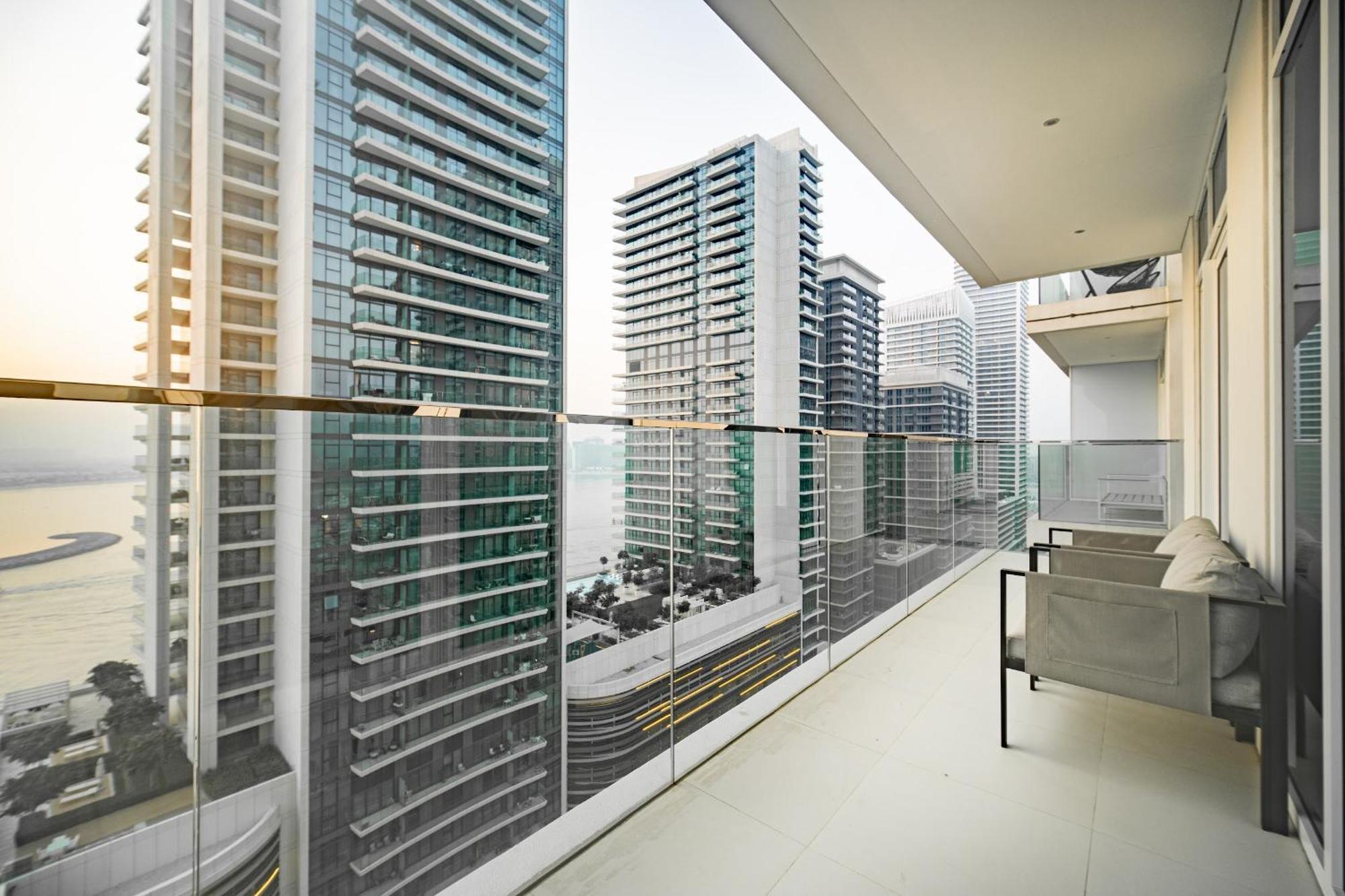 On The First Line Of The Coast With Access To The And Sea Views * Dubai