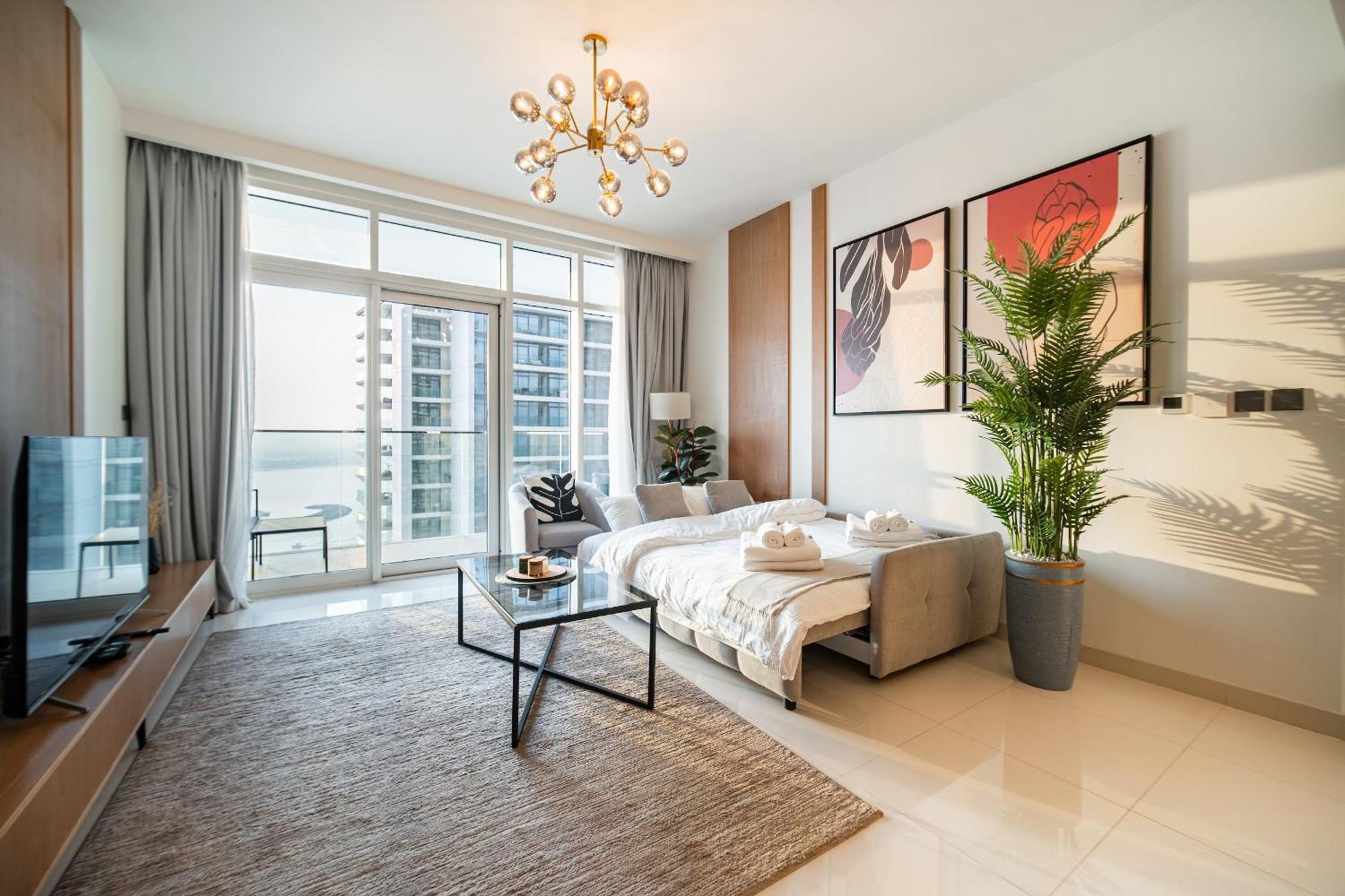 Apartment On The First Line Of The Coast With Access To The And Sea Views *
