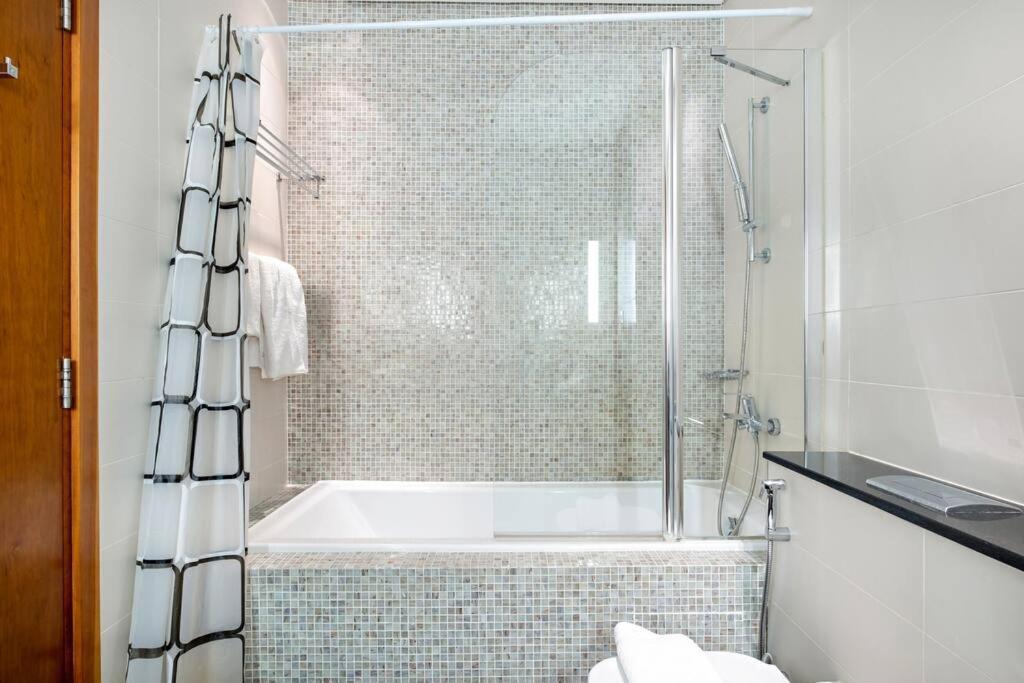 First Class 1br Elegance In Difc Apartment