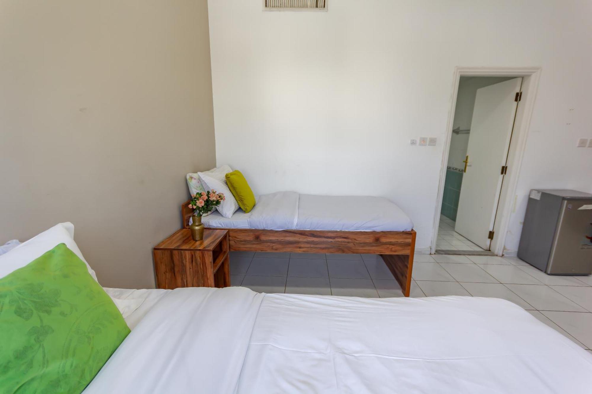 Homestay Relaxing Private In Compound Housing Near Burj Alarab 124 *