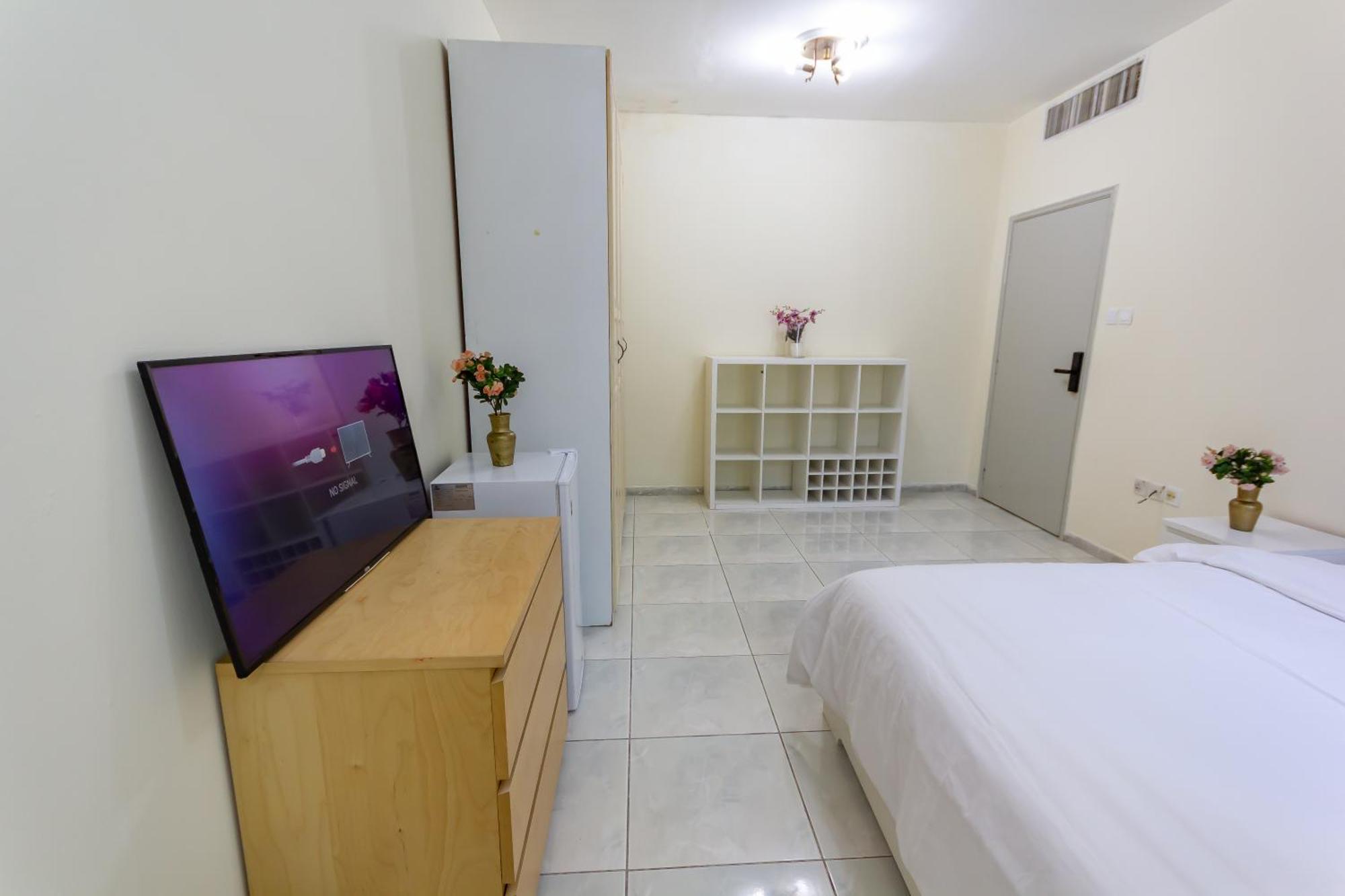 Homestay Relaxing Private In Compound Housing Near Burj Alarab 124