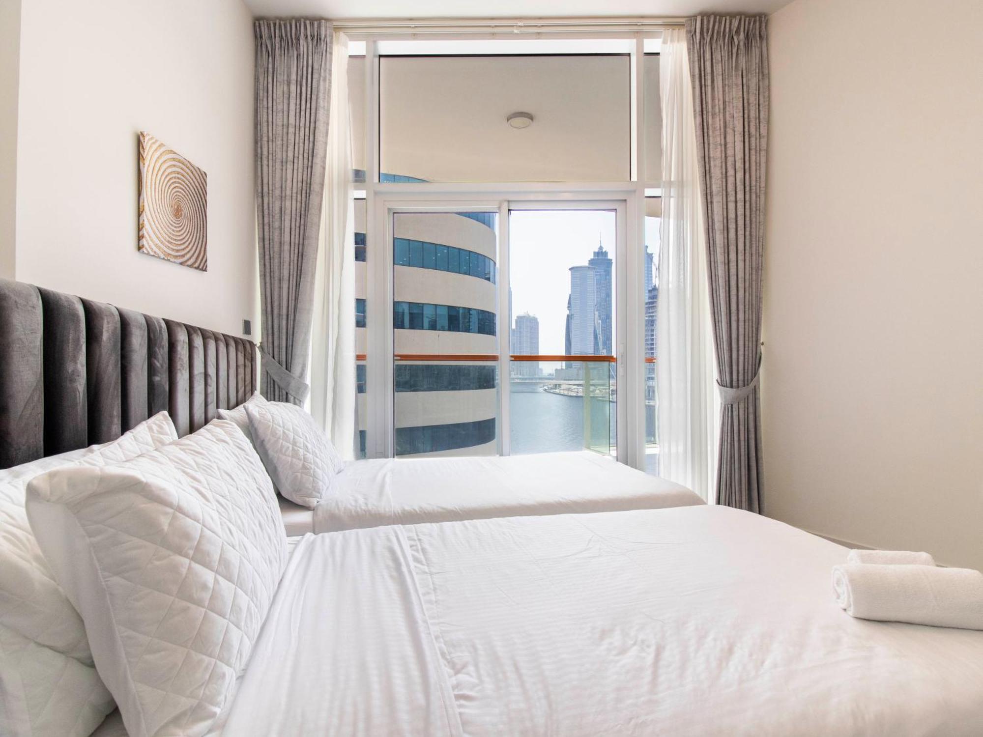 Elegant 2br Ensuite With Canal & Burj Khalifa View