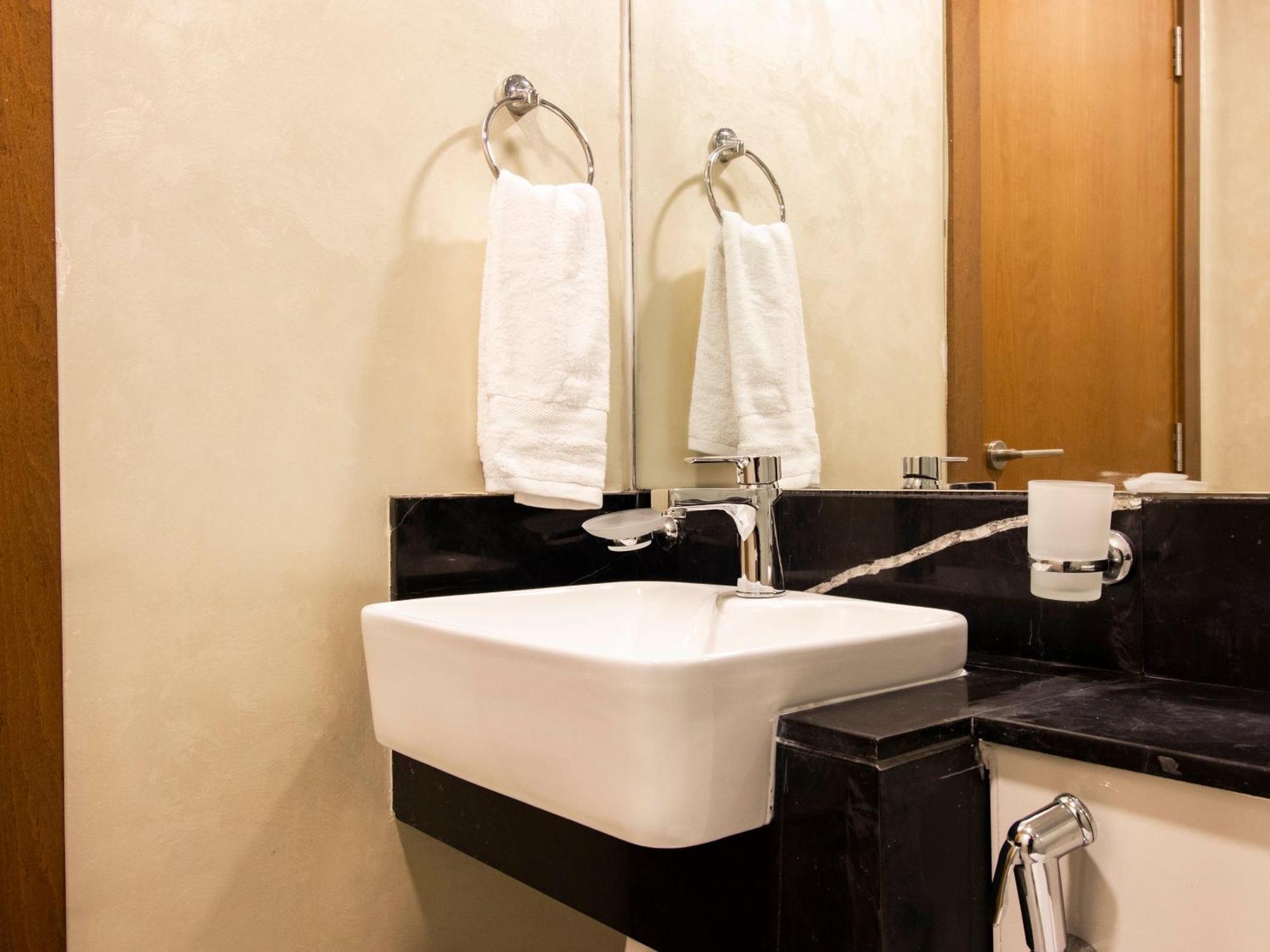 Apartment Elegant 2br Ensuite With Canal & Burj Khalifa View Dubai