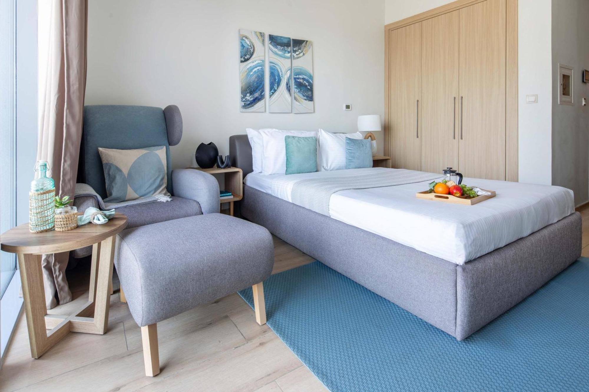 Frank Porter - Aura By Azizi Apartment Dubai