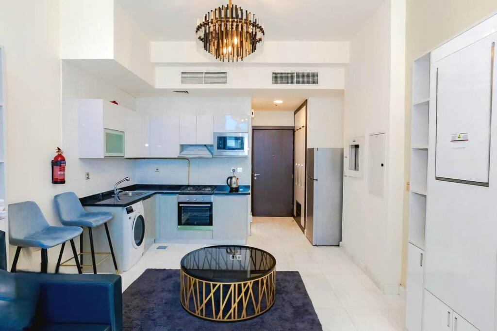 Apartment Luxury Studio With Burj Views - 6 Min From Mall Dubai