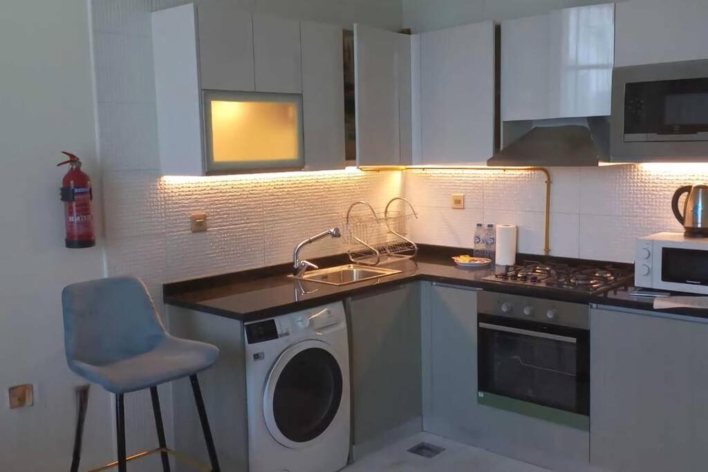 Luxury Studio With Burj Views - 6 Min From Mall Apartment *