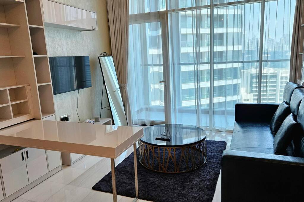 Luxury Studio With Burj Views - 6 Min From Mall Dubai