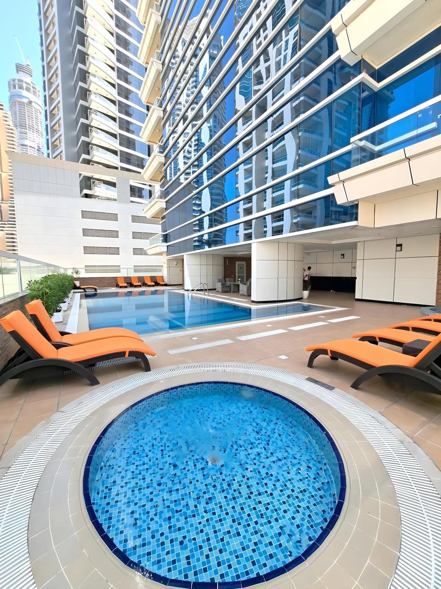 Barcelo Residences Marina *