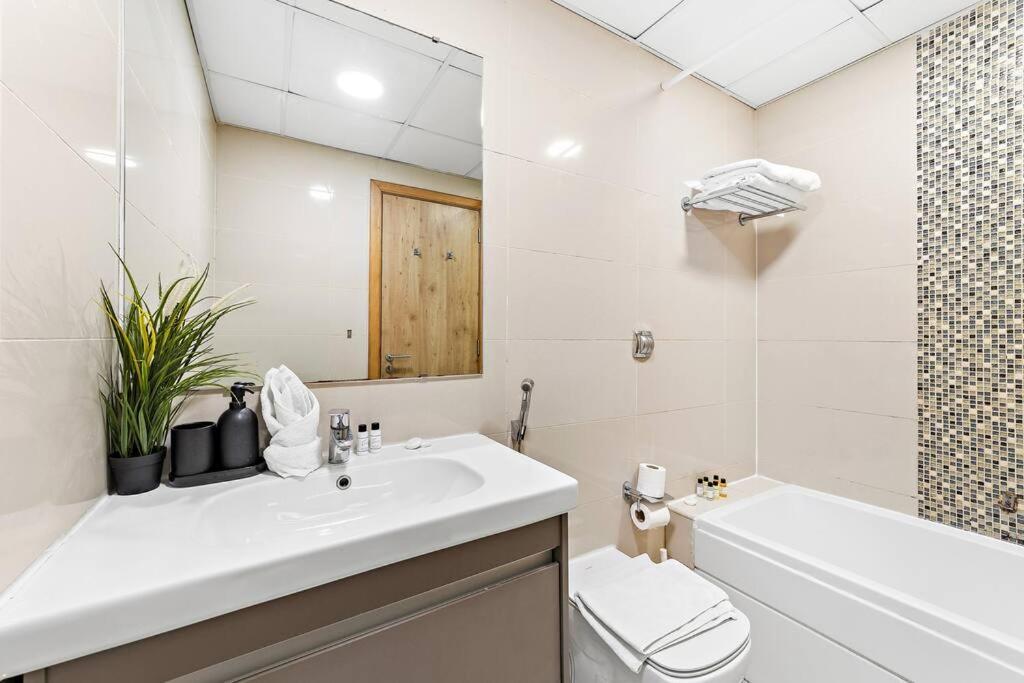 First Class 2br Amazing Marina Views Apartment