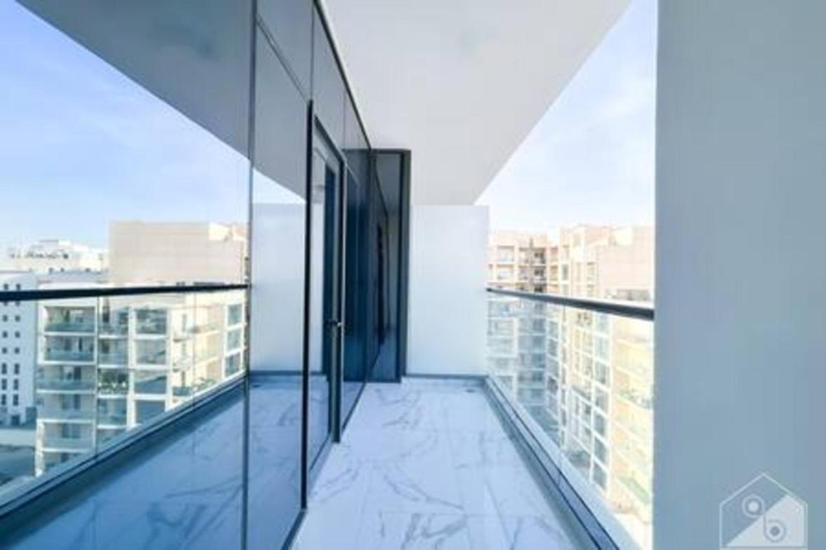 Cozy Spacious With Balcony Apartment