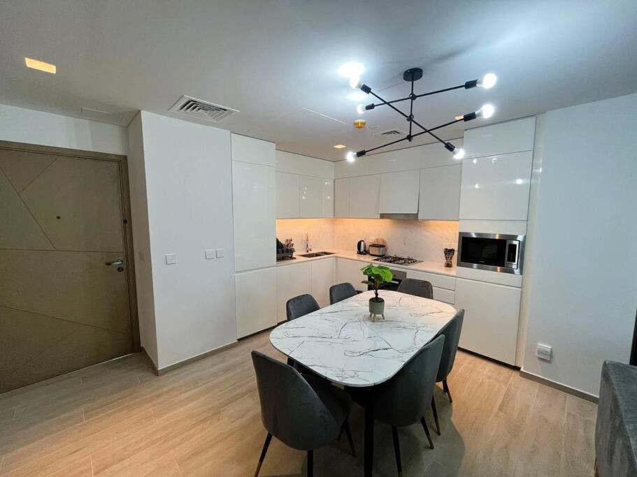 Stunning View Complimentary Parking Apartment *