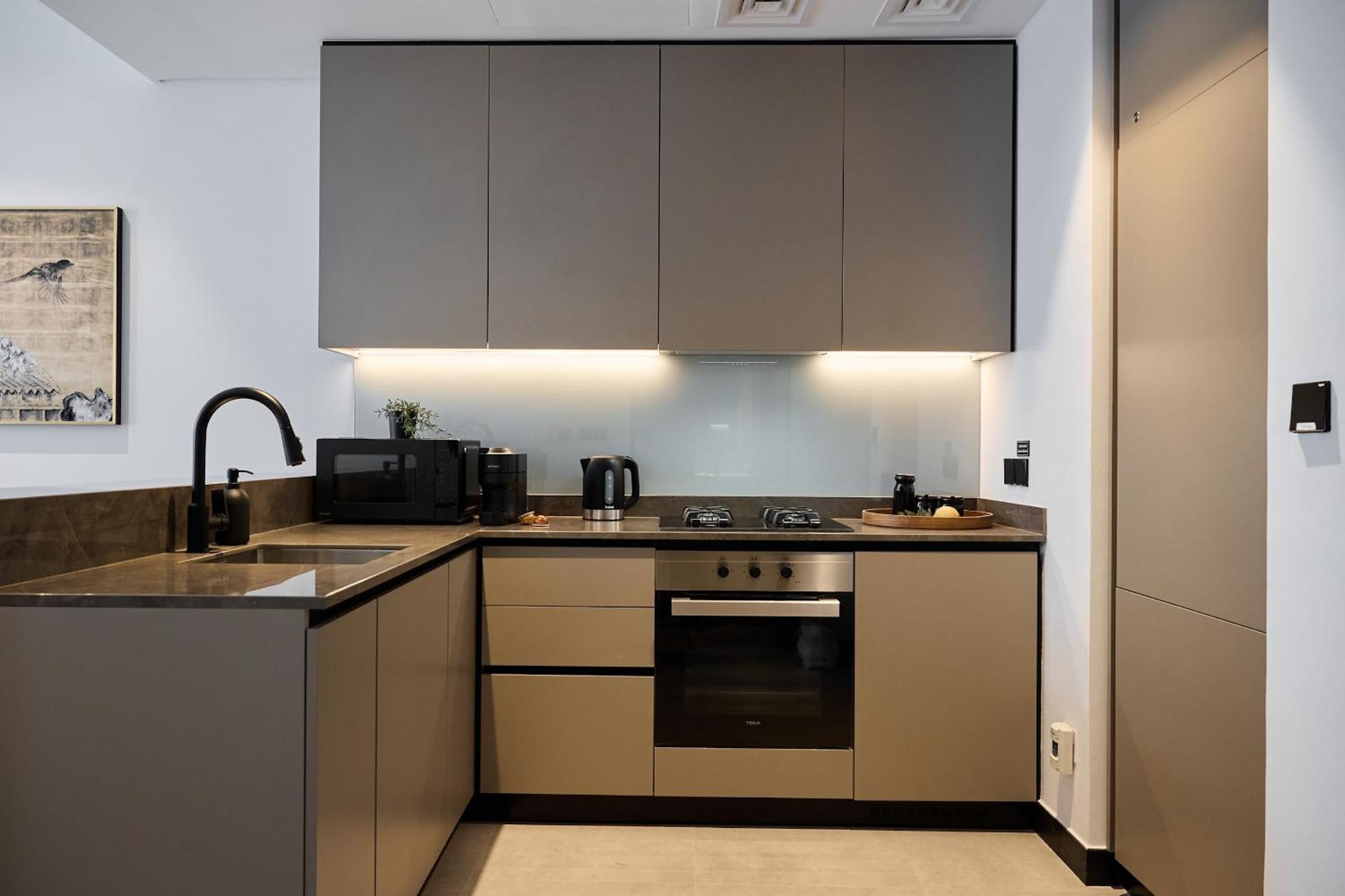 Quite Luxury Burj Khalifa View Apartment *