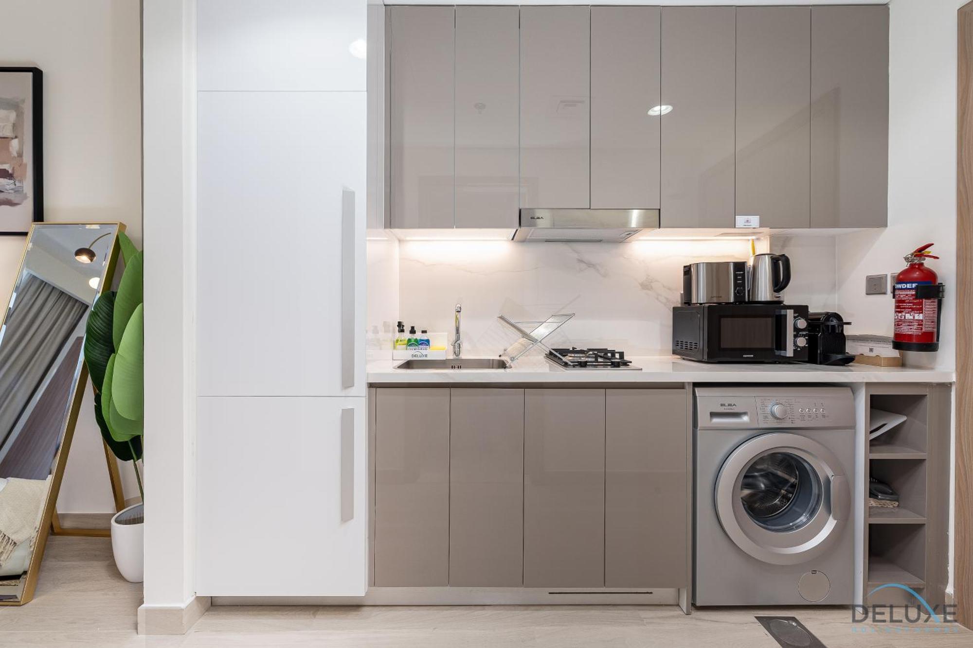 Contemporary In Azizi Riviera 31, Al Merkadh By Deluxe Homes *