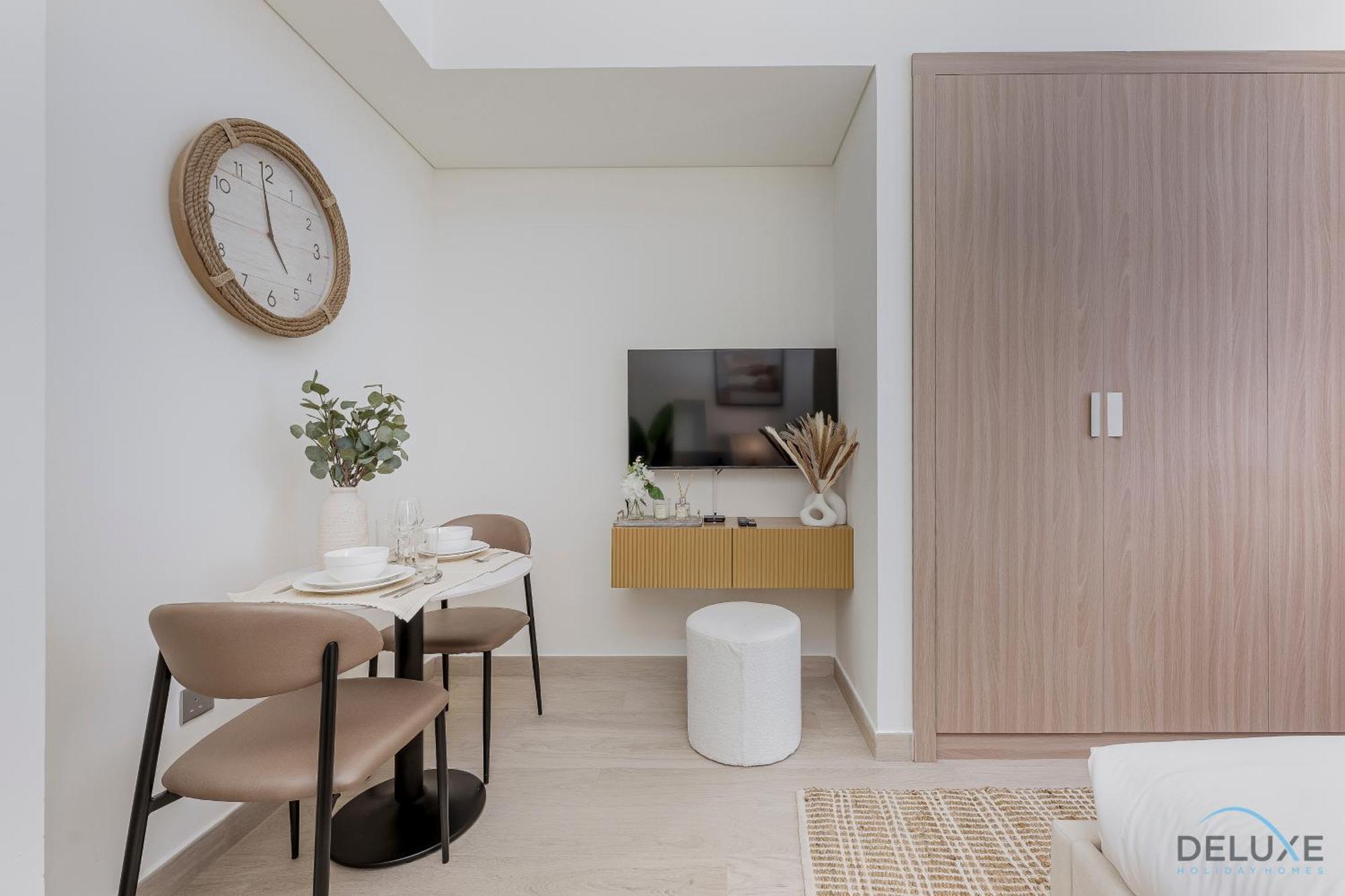 Apartment Contemporary In Azizi Riviera 31, Al Merkadh By Deluxe Homes