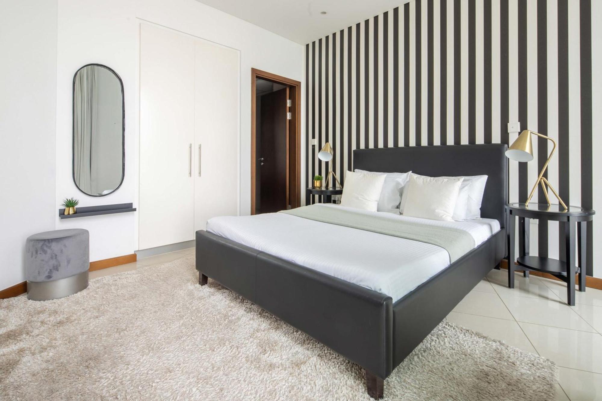 Frank Porter - Marsa Plaza Apartment