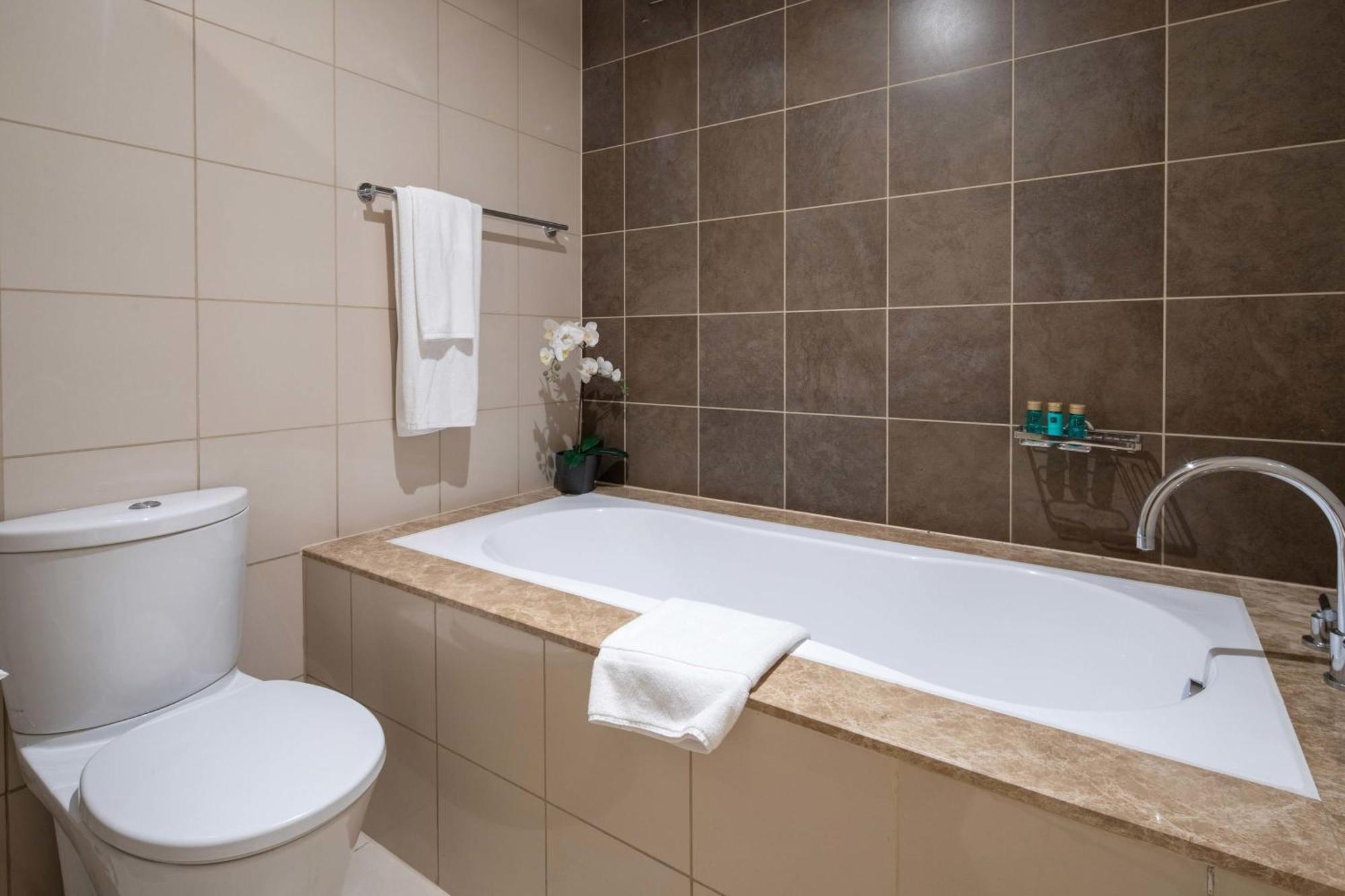 Frank Porter - Marsa Plaza Apartment *