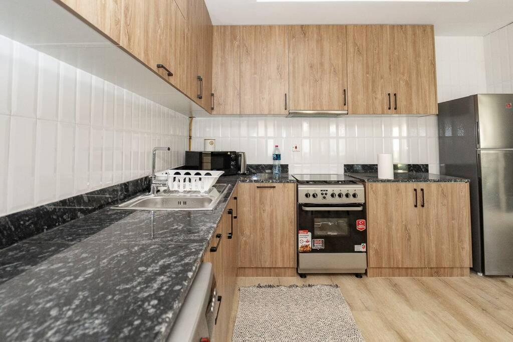 Discovery Gardens American Style 1br Close 2 Metro Apartment