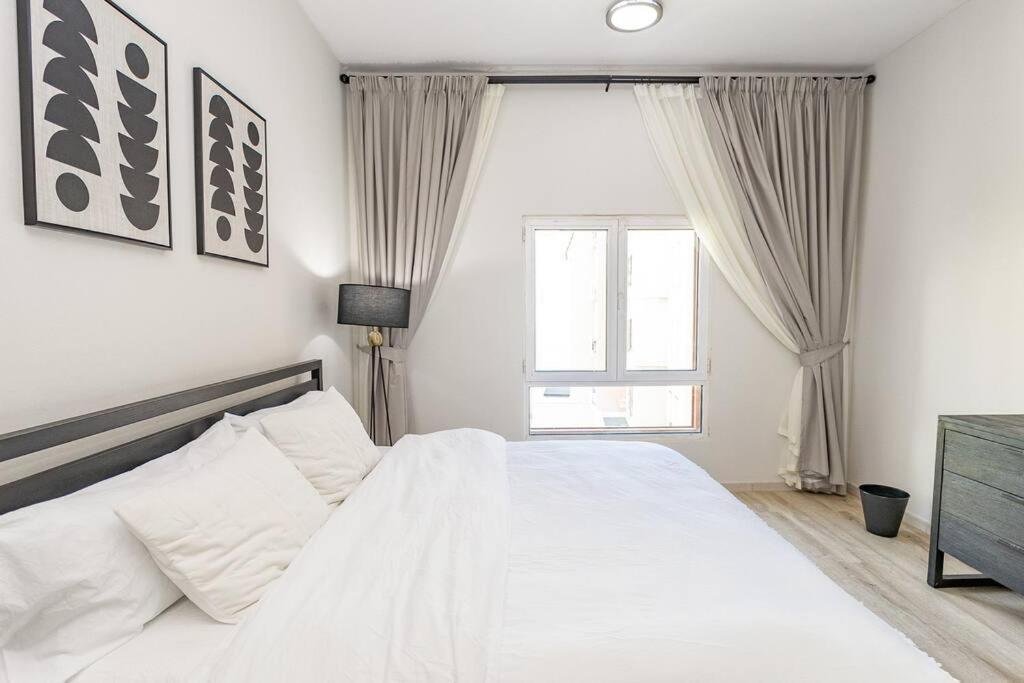 Discovery Gardens American Style 1br Close 2 Metro * Dubai