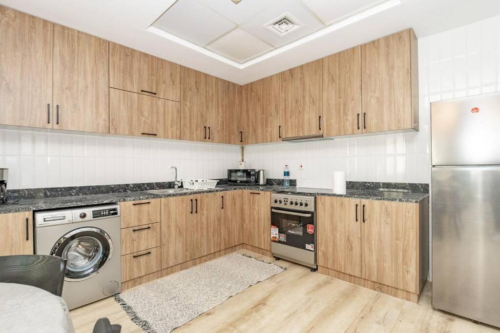 Discovery Gardens American Style 1br Close 2 Metro