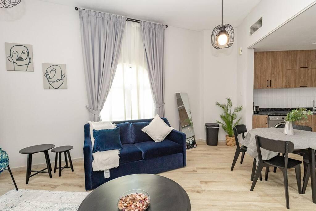 Discovery Gardens American Style 1br Close 2 Metro