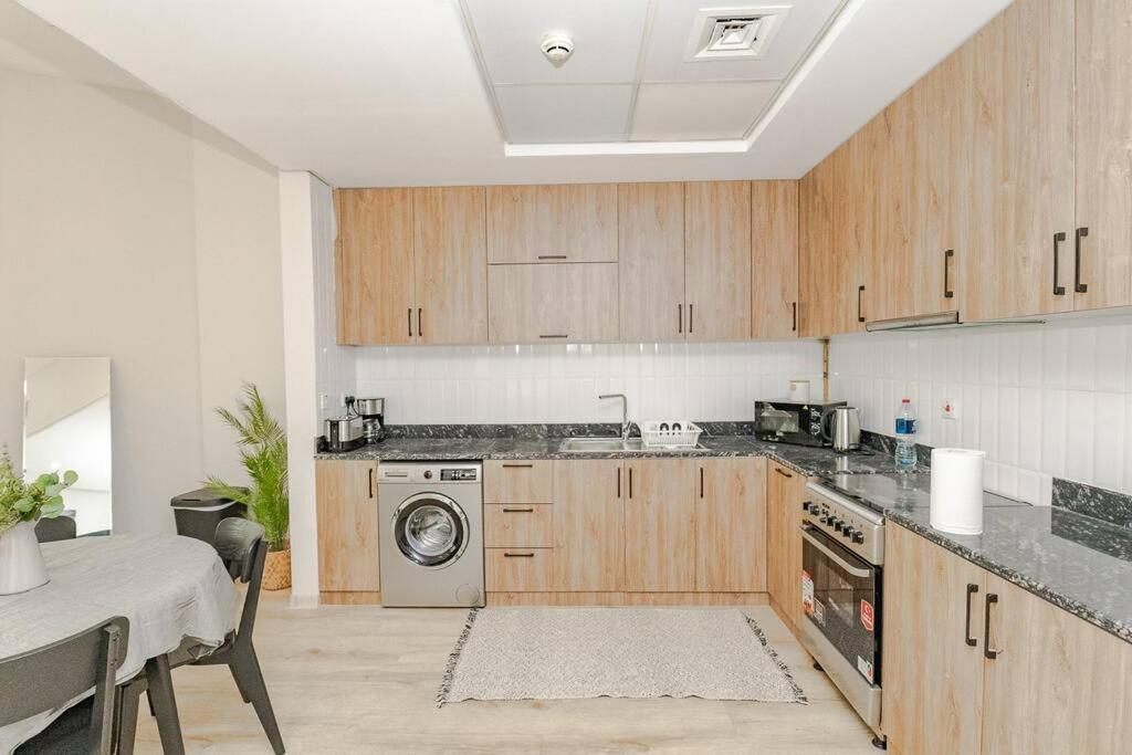 Apartment Discovery Gardens American Style 1br Close 2 Metro