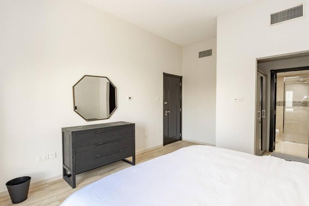 Apartment Discovery Gardens American Style 1br Close 2 Metro *