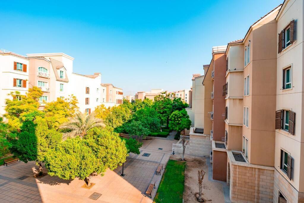 Discovery Gardens American Style 1br Close 2 Metro *
