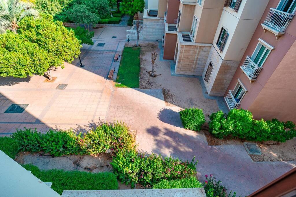 Discovery Gardens American Style 1br Close 2 Metro Apartment