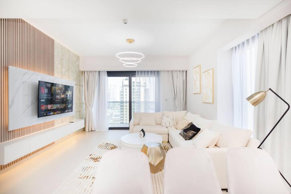 Elegant 4br, Stunning Burj Khalifa Views Act One 3001 * Dubai