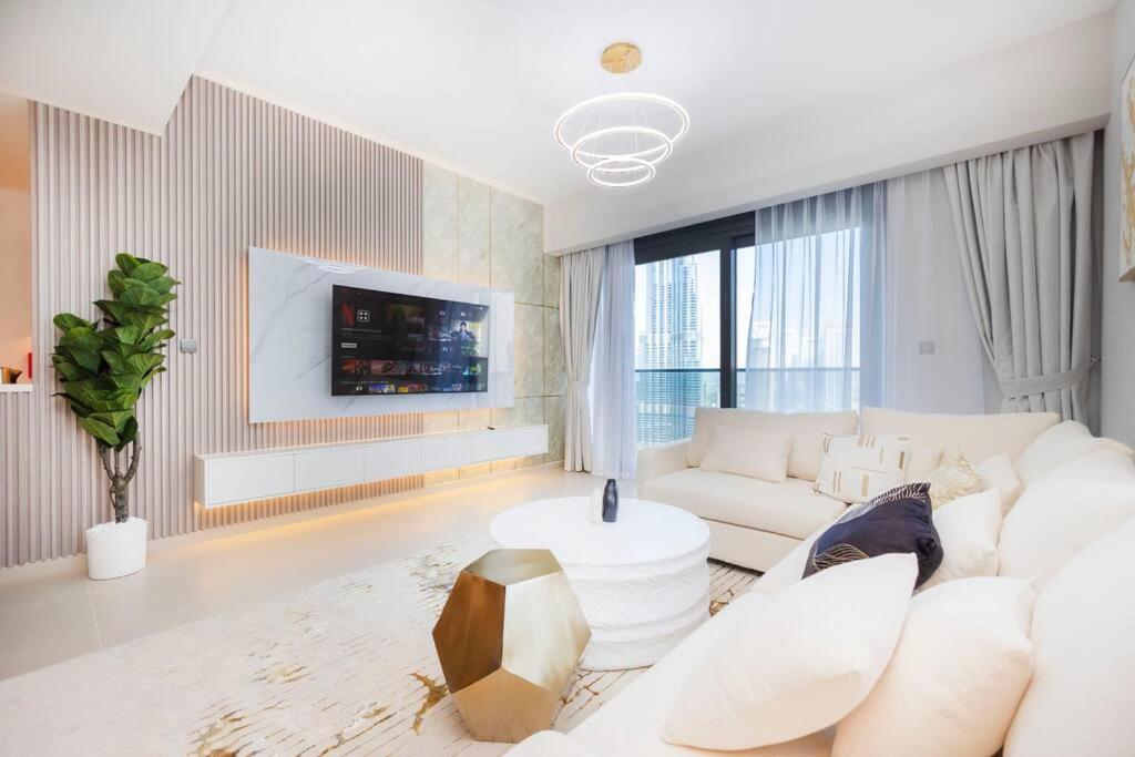 Elegant 4br, Stunning Burj Khalifa Views Act One 3001 Dubai