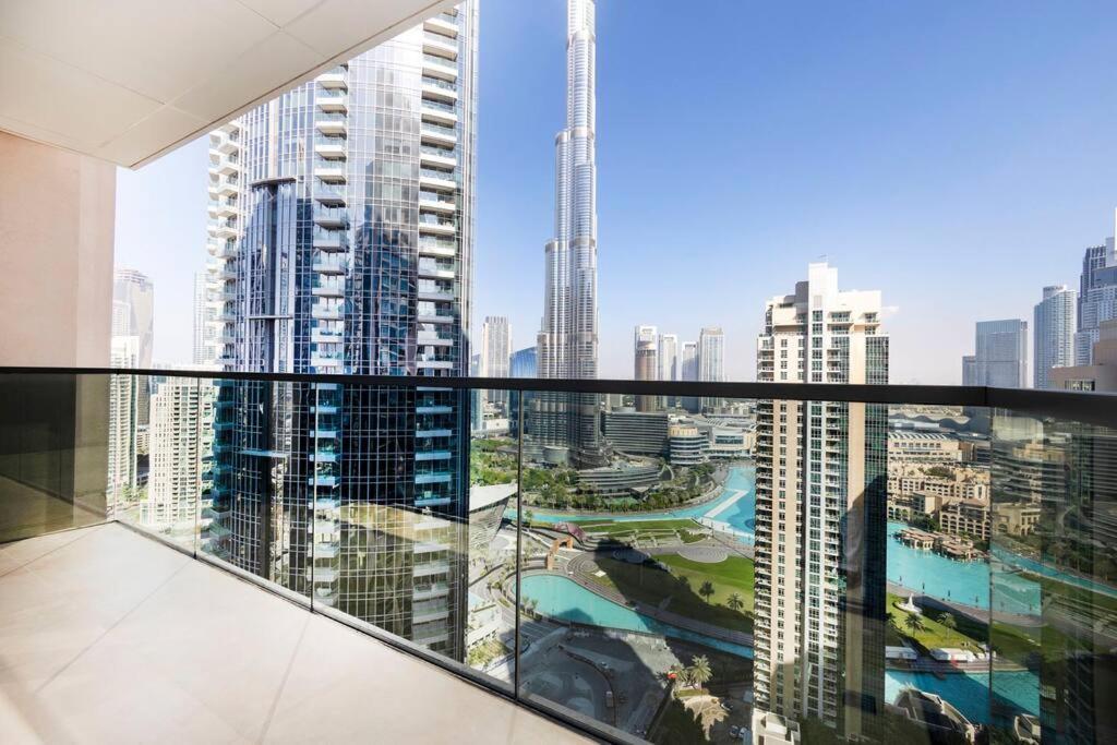 Elegant 4br, Stunning Burj Khalifa Views Act One 3001 * Dubai